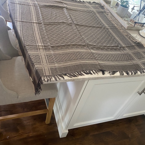 Gucci Scarf - Picture 7 of 8